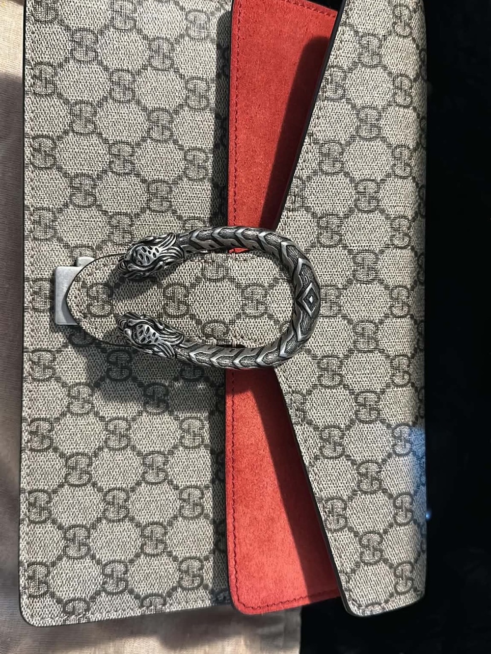 Gucci Dionysus GG Supreme Shoulder Bag in Beige and Red Suede - Picture 4 of 11